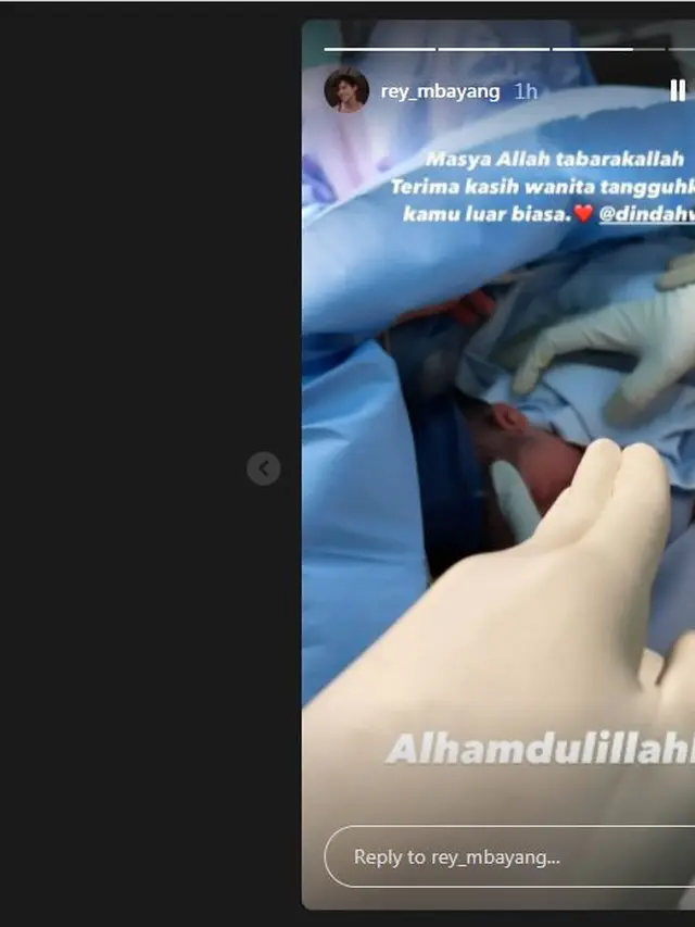 Dinda Hauw Malahirkan anak pertamanya dengan Rey Mbayang
