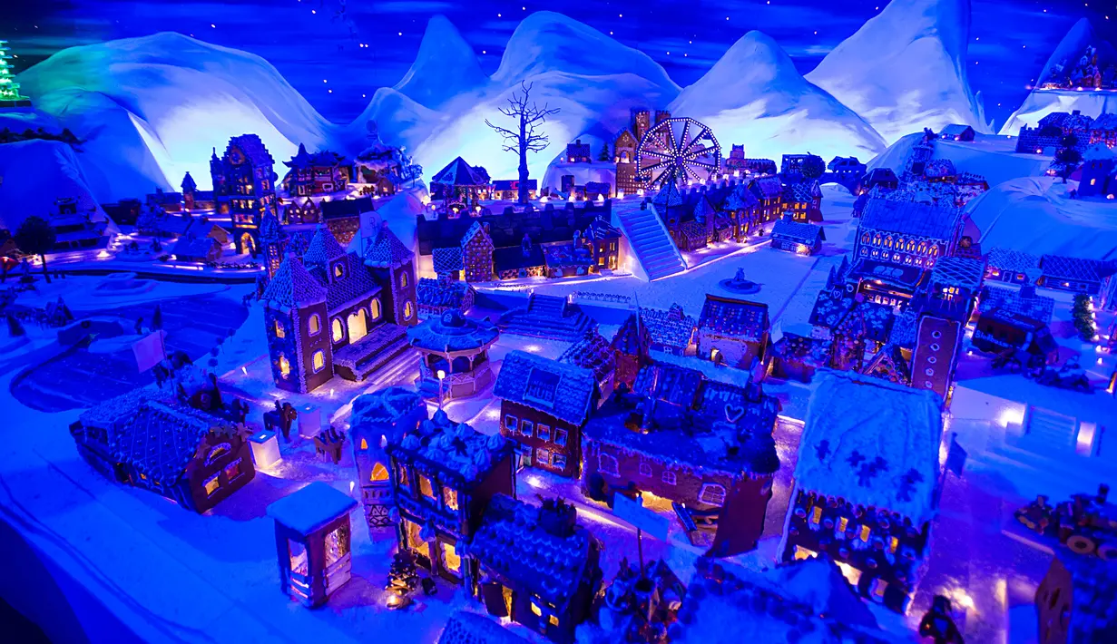 Detail pameran desa kue jahe di Bergen, Norwegia, pada 19 Desember 2018. Pameran tahunan yang populer ini menampilkan ratusan rumah dan struktur lainnya dari kue jahe yang identik dengan perayaan Natal.  (Marit HOMMEDAL/NTB Scanpix / AFP)