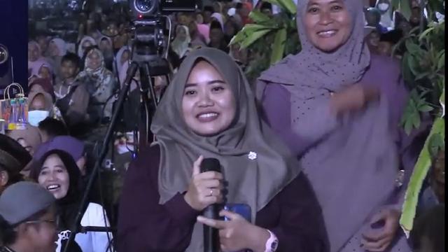 Yola janda 1 anak yang ingin ikut Gus Iqdam (Tangkap Layar You Tube YT Pusat)