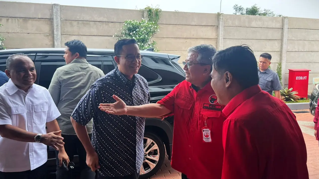 Mantan Gubernur Jakarta Anies Baswedan, hari ini Sabtu (24/8/2024) mendatangi kantor DPD PDI Perjuangan (PDIP) Jakarta di Cakung, Jakarta Timur.