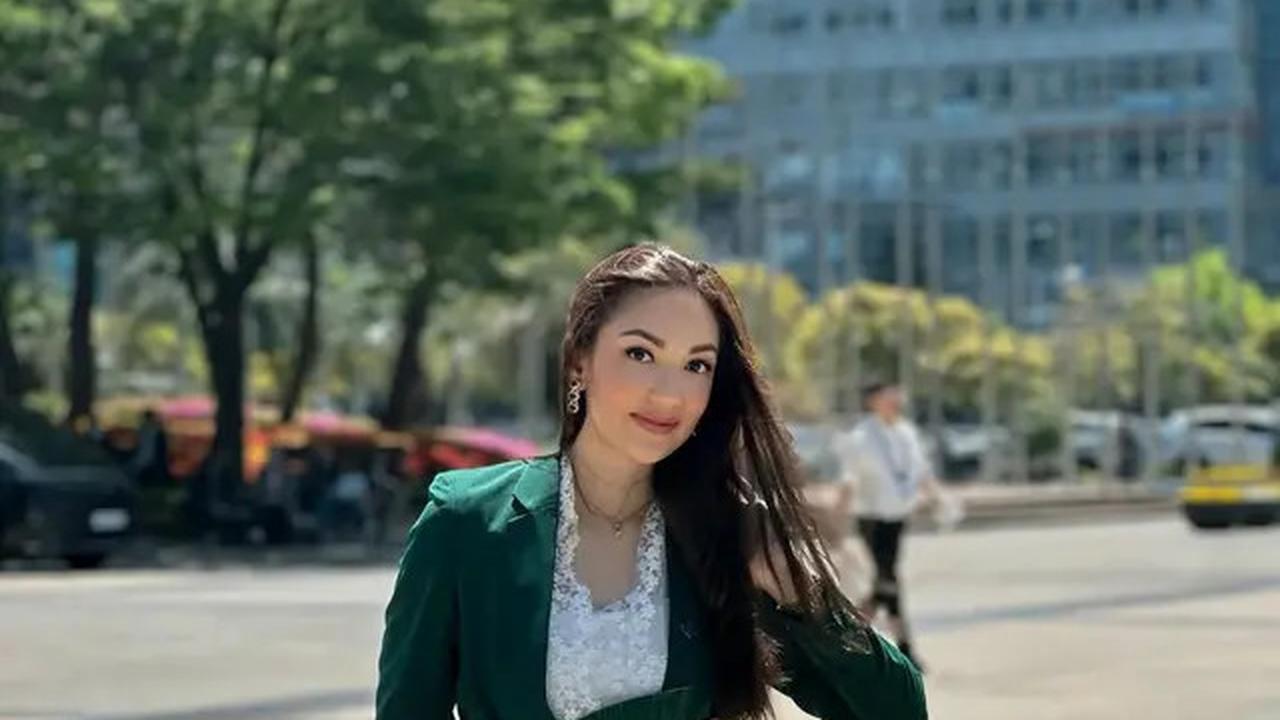 6 Gaya Ghina Raihanah saat Pakai Kebaya, Elegan Memesona