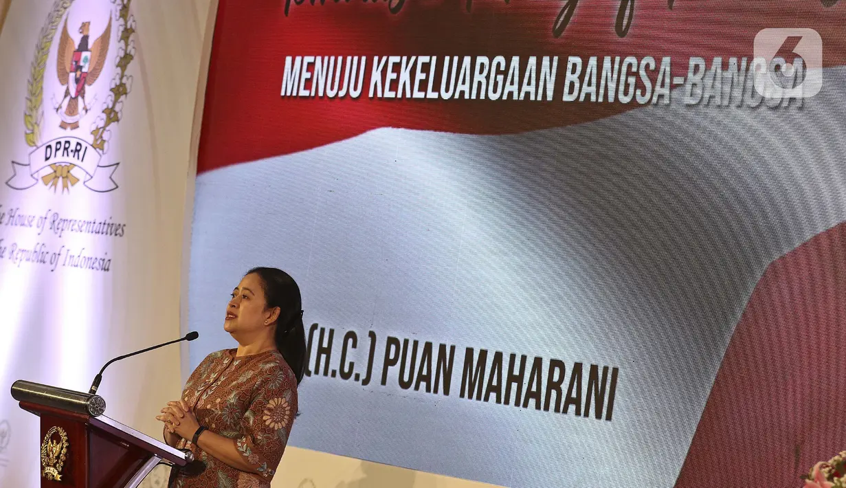Ketua DPR Puan Maharani memberikan sambutan dalam acara pembukaan Grup Kerjasama Bilateral di Gedung Nusantara IV Senayan, Jakarta, Rabu (26/2/2020). (Liputan6.com/Johan Tallo)