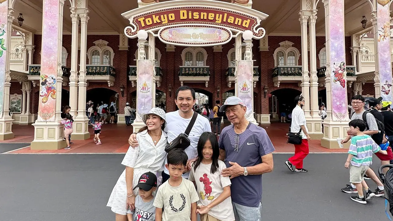 Ayu Dewi dan Regi Datau Nyaris Kehilangan Tas Berisi Dompet, Barang Berharga, hingga Paspor Saat Liburan di Jepang