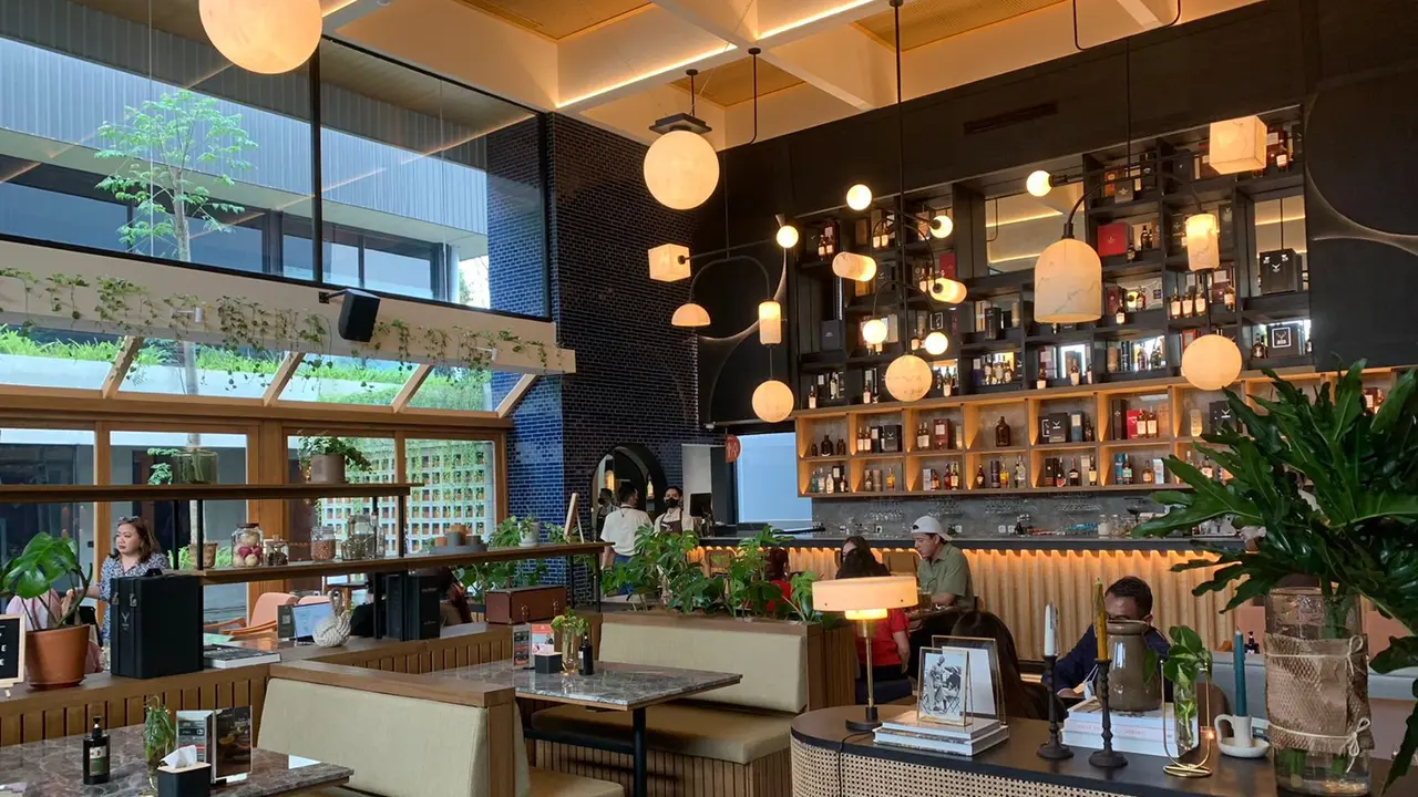 Menu makanan di Convoi Jakarta