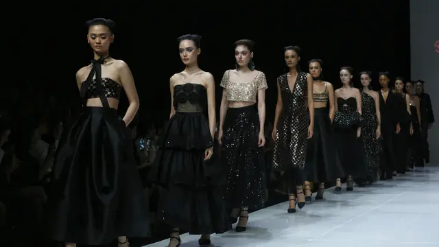 Potret Feminin ala Sosialita Paris di Koleksi Busana Cafe de Flore dari Sebastian Gunawan