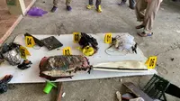 Barang bukti yang diamankan polisi dari lokasi ledakan di Indekos Anggrek di Wajo (Liputan6.com/Fauzan)