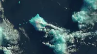 Letusan Gunung Sourabaya yang berhasil diabadikan oleh satelit NASA (NASA Earth Observatory/Jesse Allen)