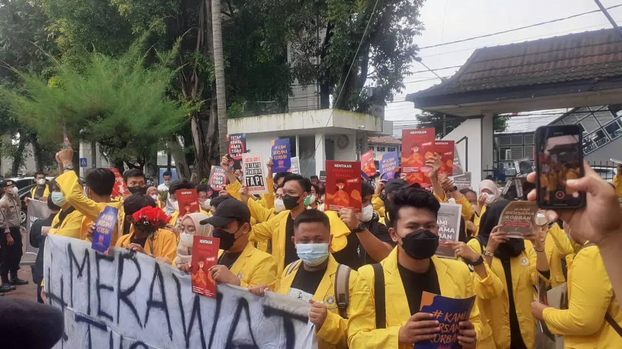 Aliansi Mahasiswa Kawal Sidang Asusila Dosen Unsri di PN Palembang