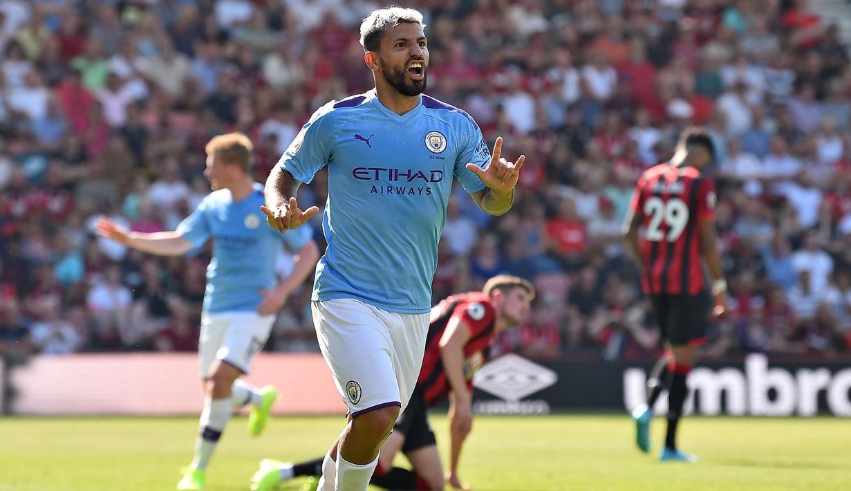 Sergio Aguero pernah melakukan hat-trick sempurna sebanyak dua kali, yaitu ketika mengalahkan New Castle United pada musim 2015/2016 dan musim 2017/2018. Ia menggunakan tiga bagian tubuhnya yaitu kaki kanan, kaki kiri, dan kepalanya untuk mencetak hat-trick. (Foto: AFP/Glyn Kirk)