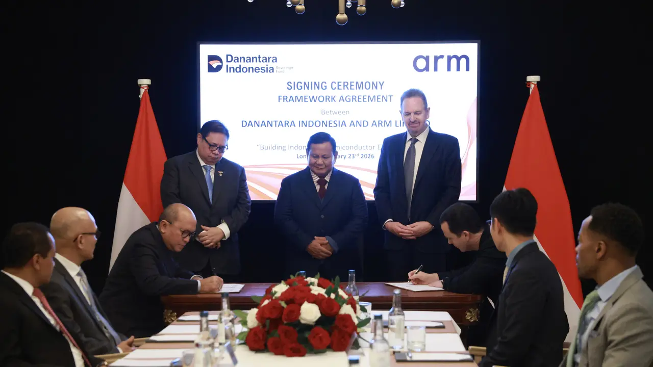 Presiden Prabowo Subianto menyaksikan penandatanganan kerangka kerja antara Danantara dan Arm Limited di London, Inggris. Dok