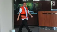 Direktur Utama PT Aquamarin Divindo Inspection Yunus Nafik bersiap menjalani pemeriksaan di gedung KPK, Jakarta, Jumat (8/9). Yunus Nafik diperiksa KPK sebagai saksi dalam kasus suap panitera pengganti PN Jakarta Selatan. (Liputan6.com/Helmi Afandi)
