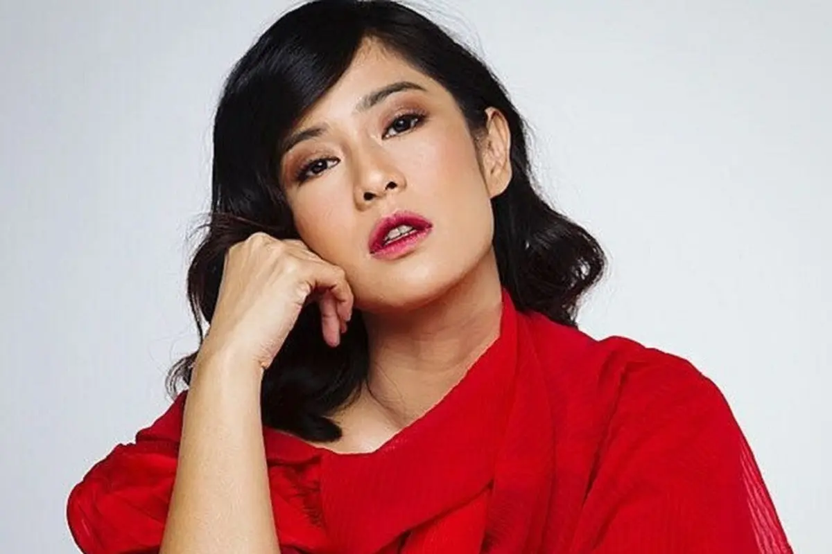 [Bintang] Seperti Perempuan Korea, Cantiknya Dian Sastrowardoyo dengan Gradient Lips yang Menawan