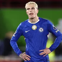 Gelandang Chelsea asal Argentina nomor punggung 49, Alejandro Garnacho, bereaksi di akhir pertandingan Premier League antara Brentford dan Chelsea di Gtech Community Stadium, London, pada 13 September 2025. (HENRY NICHOLLS /AFP)