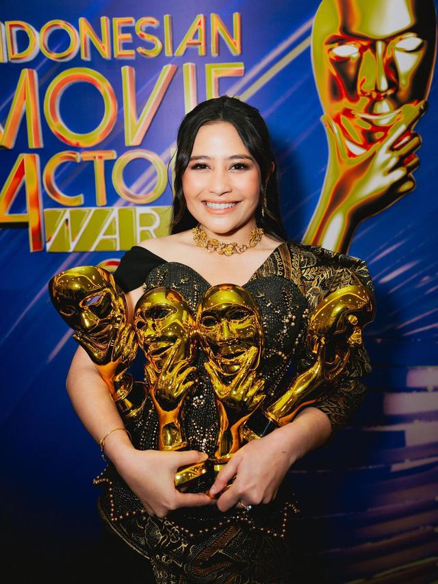 Sabet 4 Piala, Ini 7 Momen Prilly Latuconsina di IMA Awards 2023 yang Memukau