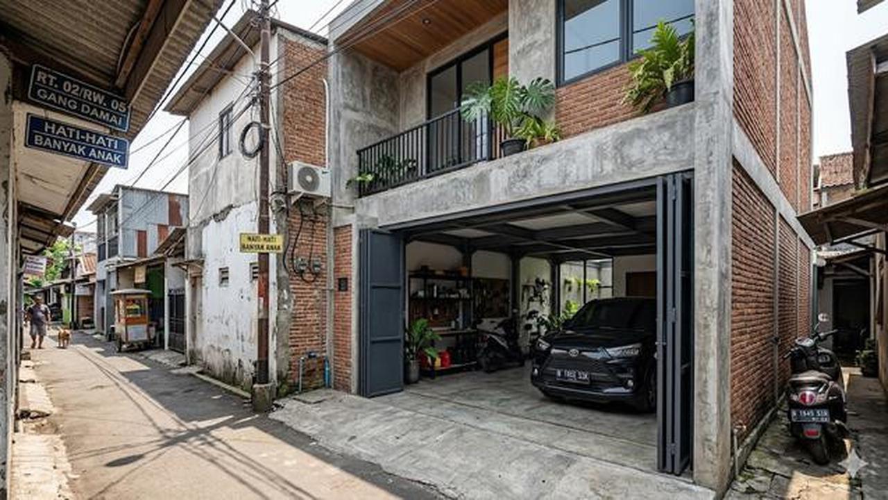 5 Contoh Rumah di Gang Sempit tapi Punya Garasi Luas, Solusi Lahan Perkotaan