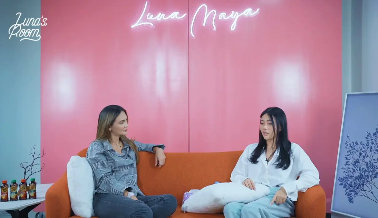 Ia membagikan ceritanya kepada Luna Maya dalam program Youtube Luna's Room. (youtube.com/Luna Maya)