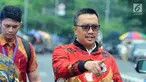 Mantan Menpora, Imam Nahrawi batik merah keluar menjalankan salat jumat saat proses penyidikan di Gedung KPK, Jakarta, Jumat (27/09/2019). Imam Nahrawi diperiksa sebagai tersangka dalam kasus dugaan suap dana hibah dari pemerintah terhadap KONI melalui Kemenpora. (merdeka.com/Dwi Narwoko)