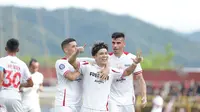 Momen selebrasi Ryo Matsumura seusai mencetak gol pertama Persis Solo pada laga melawan PSM Makassar pada pekan ke-28 BRI Liga 1 2022/2023 di Stadion Gelora B.J. Habibie, Parepare, Minggu (5/3/2023). (Dok Persis)