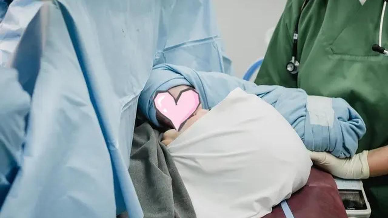 7 Potret Kesha Ratuliu Melahirkan Anak Ketiga, Penuh Haru