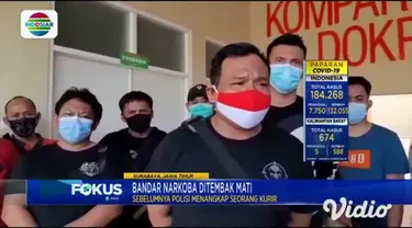 Kasat Narkoba Polrestabes Surabaya, AKBP Memo Ardian mengatakan, pelaku berhasil diringkus, usai ditangkapnya seorang kurir narkoba masuk dalam jaringan pelaku.