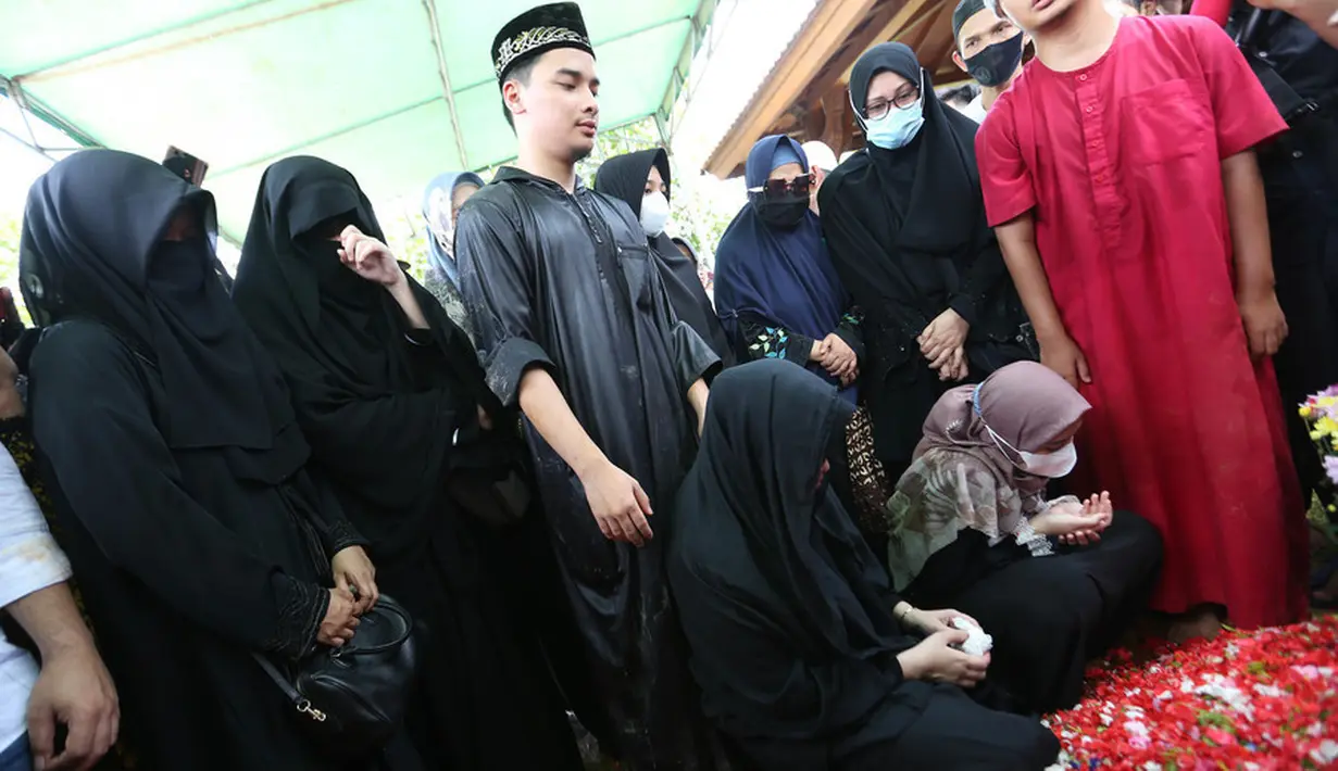 Pemakaman Ameer Azzikra (Budy Santoso/Kapanlagi.com)