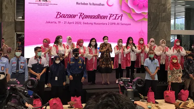 Apresiasi Ketua DPR RI Puan Maharani pada PIA DPR RI Bagikan Baksos Paket Sembako.