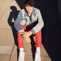 Kendall Jenner sepertinya sudah memutuskan untuk bersama dengan Ben Simmons. Sementara Anwar Hadid pun telah terlihat bersama dengan wanita lain. (instagram/anwarhadid)