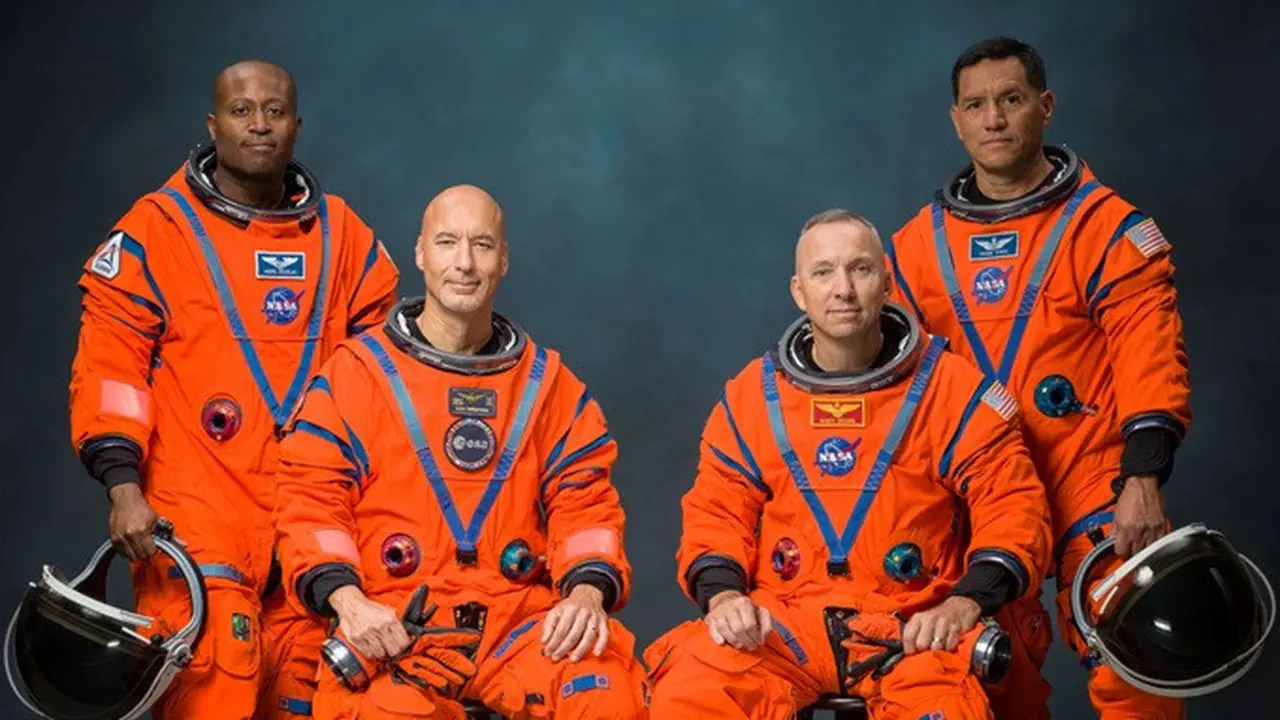 Foto tanpa tanggal yang dirilis NASA pada Selasa, 9 Juni 2026, ini memperlihatkan kru Artemis III yang terdiri dari, dari kiri, Andre Douglas, Luca Parmitano, Randy Bresnik, dan Frank Rubio saat berpose untuk foto resmi.