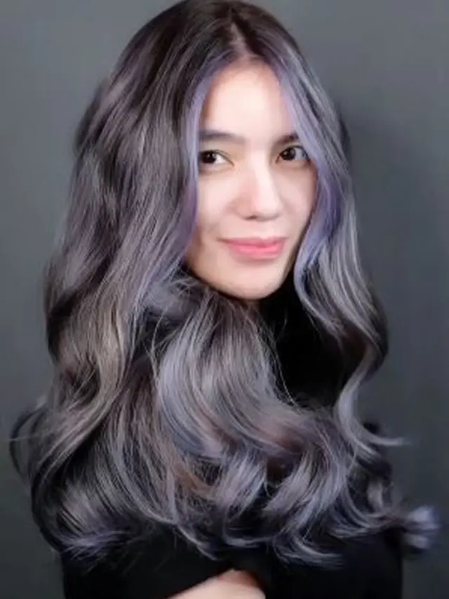 6 Potret Terbaru Sheila Marcia dengan Rambut Silver, Banjir Pujian