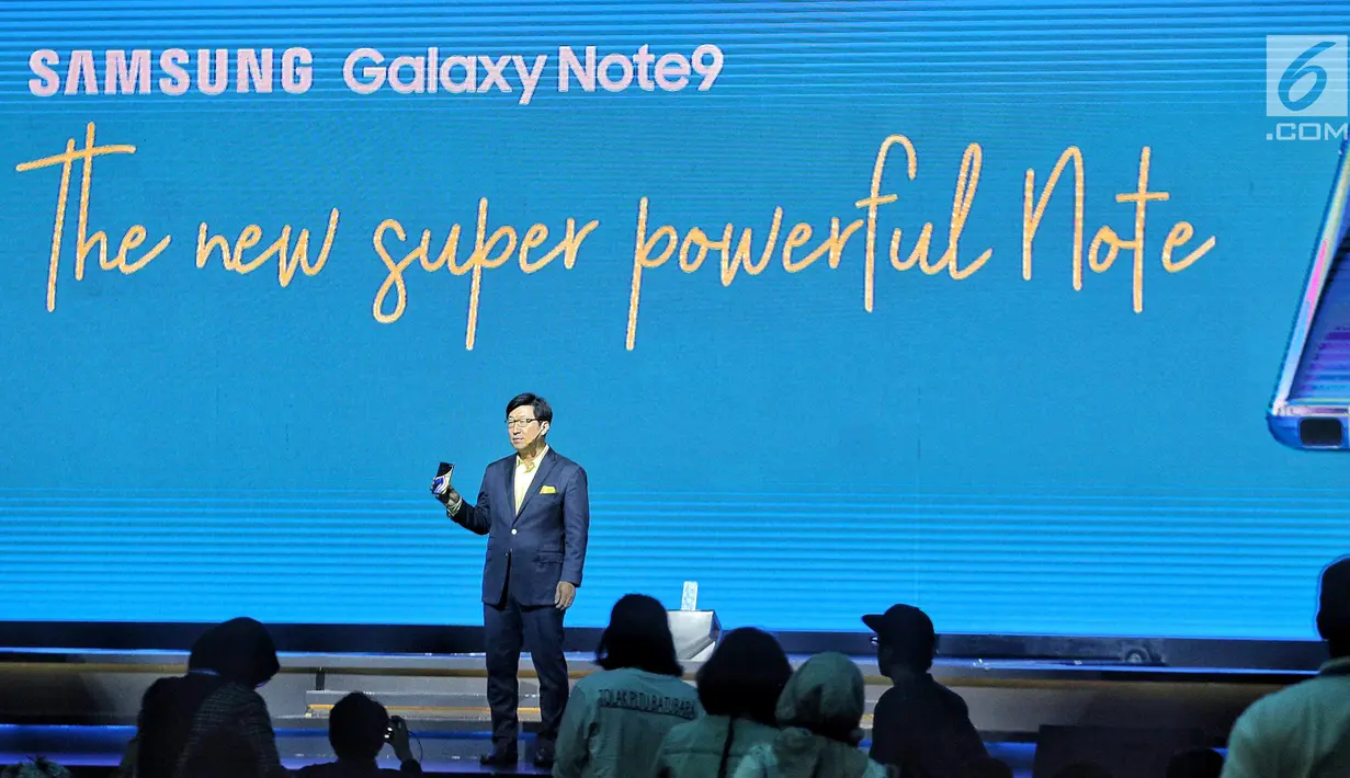 Presiden of Samsung Electronics Indonesia Jeahoon Kwon saat melaunching produk Samsung Galaxy Note 9 di Jakarta, Kamis (23/8). (Liputan6.com/Faizal Fanani)