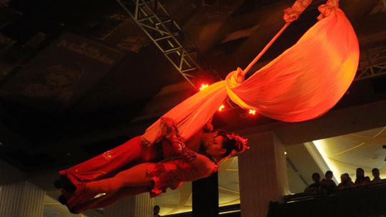Pertunjukan sirkus di Grand Indonesia Shoping Town