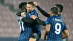 Pemain Atalanta merayakan gol yang dicetak Alejandro Gomez ke gawang Midtjylland pada laga Grup D Liga Champions 2020/2021 di MCH Arena, Kamis (22/10/2020) dini hari WIB. Atalanta menang telak 4-0 atas Midtjylland. (AFP/Henning Bagger/Ritzau Scanpix)