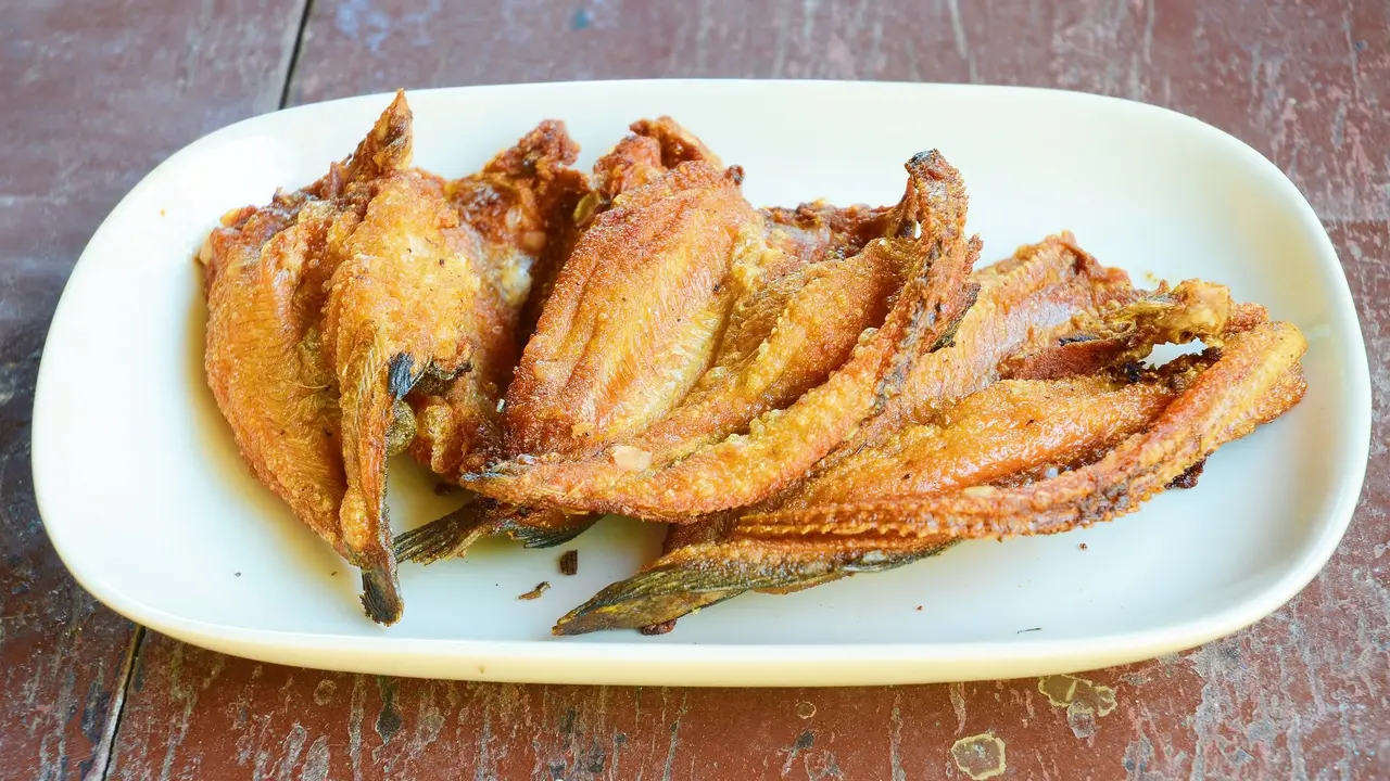 Cara Memanfaatkan Minyak Bekas Goreng Ikan Asin