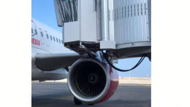 Penampakan Pesawat Batik Air Tabrak Garbarata di Bandara Ngurah Rai. Dewi Divianta/Istimewa