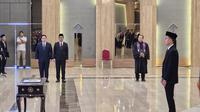 Menteri Hukum Republik Indonesia (Menkum RI), Supratman Andi Agtas resmi melakukan pengambilan sumpah dan janji setia pewarganegaraan kepada pesepakbola Miliano Jonathans (Istimewa)