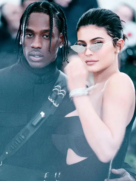 Selena mendengarkan album Travis Scott dan merasa senang ketika menemukan lirik yang ia pikir untuk Kylie. (instagram/kyliejenner)