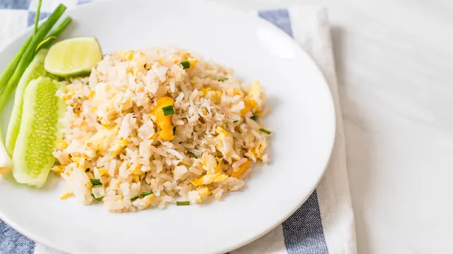 nasi goreng daun bawang