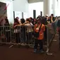 Fans tim voli putra dan putri Indonesia serta Thailand sudah memenuhi Mitec Hall 11, Kuala Kumpur, Minggu (27/8/2017). (Liputan6.com/Cakrayuri Nuralam)