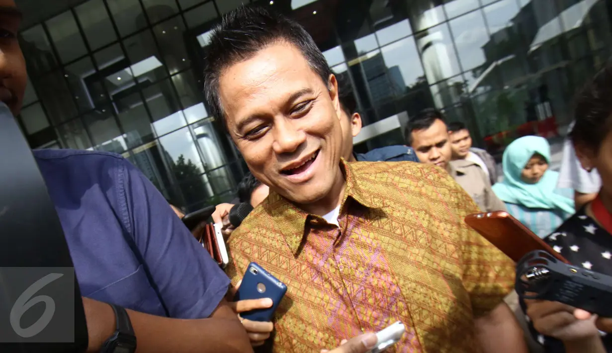 Soetikno Soedarjo diperiksa KPK terkait suap pengadaan pesawat dan mesin pesawat di PT Garuda Indonesia, Jakarta, Senin (28/2). Soetikno diperiksa untuk tersangka mantan Direktur Utama PT Garuda Indonesia, Emirsyah Satar. (Liputan6.com/Helmi Afandi)