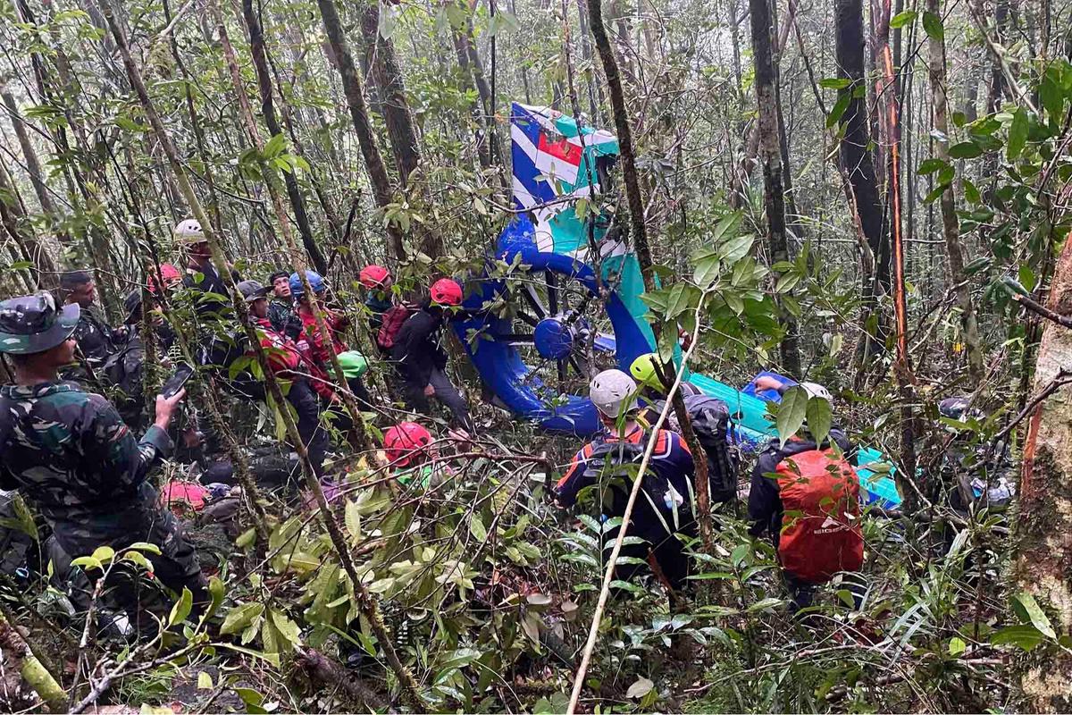 FOTO: Helikopter Hilang Kontak Ditemukan, 8 Korban Meninggal Dunia