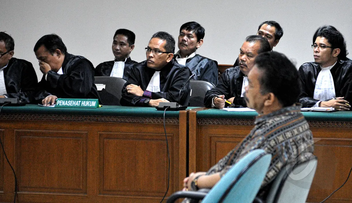 Bonaran Situmeang saat menjalani sidang vonis di Pengadilan Tipikor, Jakarta, Senin (11/5/2015). Bonaran terbukti menyuap Akil Mochtar dan divonis hakim 4 tahun penjara ditambah denda Rp200 juta subsider 2 bulan kurungan. (Liputan6.com/Yoppy Renato)