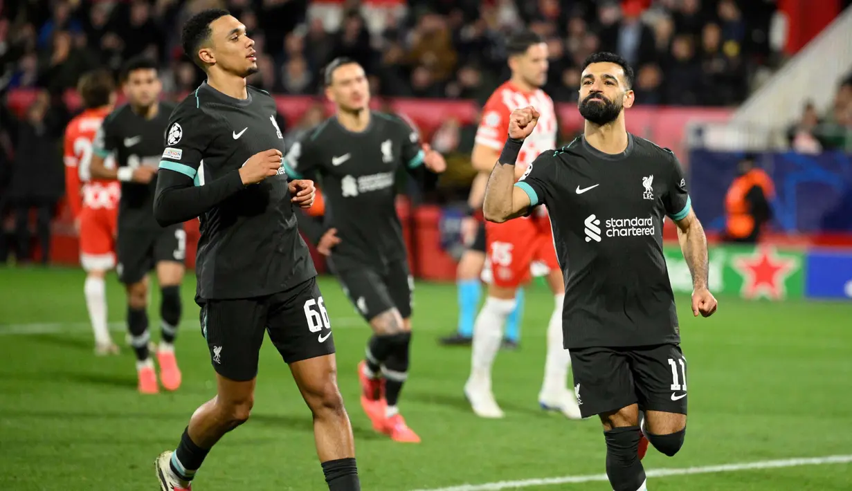 Baru pada menit ke-63, lewat titik putih, pemain Liverpool Mohamed Salah berhasil mencetak gol ke gawang Girona. Gol ini menjadi penentu kemenangan Liverpool atas Girona. (Josep LAGO/AFP)
