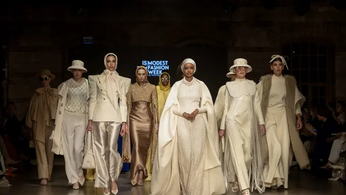 Buttonscarves IMFW 2024