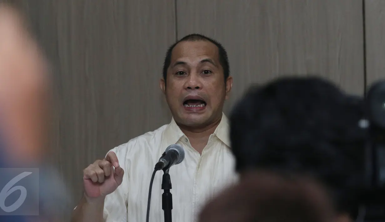 Mendes PDTT, Marwan Jafar memberikan penjelasan dalam konferensi pers di kantornya, Jakarta, Minggu (10/4). Marwan Jafar menjelaskan PNPM sudah lama berakhir saat masih berada di bawah naungan Kementerian Dalam Negeri. (Liputan6.com/Herman Zakharia)