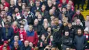 Selebrasi striker Arsenal, Gabriel Jesus setelah mencetak gol kedua timnya ke gawang Liverpool pada laga lanjutan pekan ke-30 Liga Inggris 2022/2023 di Anfield Stadium, Liverpool, Minggu (9/4/2023) malam WIB. (AP Photo/Jon Super)