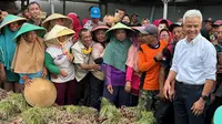 Ganjar Pranowo bertemu para petani di Brebes, Jawa Tengah, Rabu (10/1/2024). (Nanda Perdana).