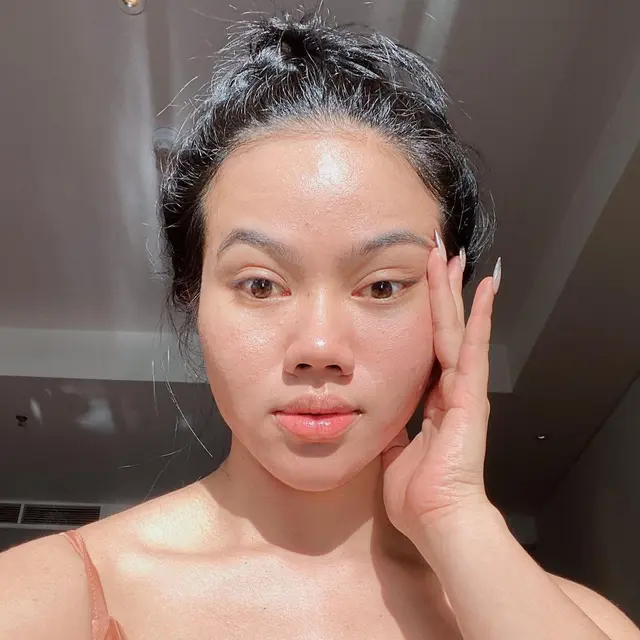 Yura Yunita Hapus Makeup saat Manggung, Ini 6 Potretnya Tanpa Riasan
