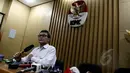 Deputi Pencegahan KPK Johan Budi memberikan keterangan di Gedung KPK, Jakarta, Senin (16/2/2015). Menurut Johan, KPK masih menunggu hasil salinan putusan sidang gugatan praperadilan Komjen Budi Gunawan dari PN Jakarta Selatan. (Liputan6.com/Faisal R Syam)