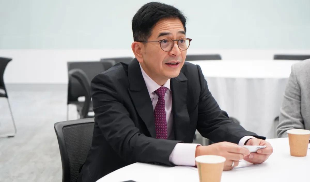Mendengar ada seorang teman yang ingin berbisnis, Arsjad pun mencoba untuk menjadi investor dari perusahaan tersebut.