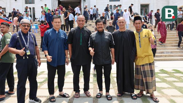 Foto: Mengikuti Skuad Timnas Indonesia U-22 Jumatan di Masjid Al Serkal di Sela SEA Games 2023